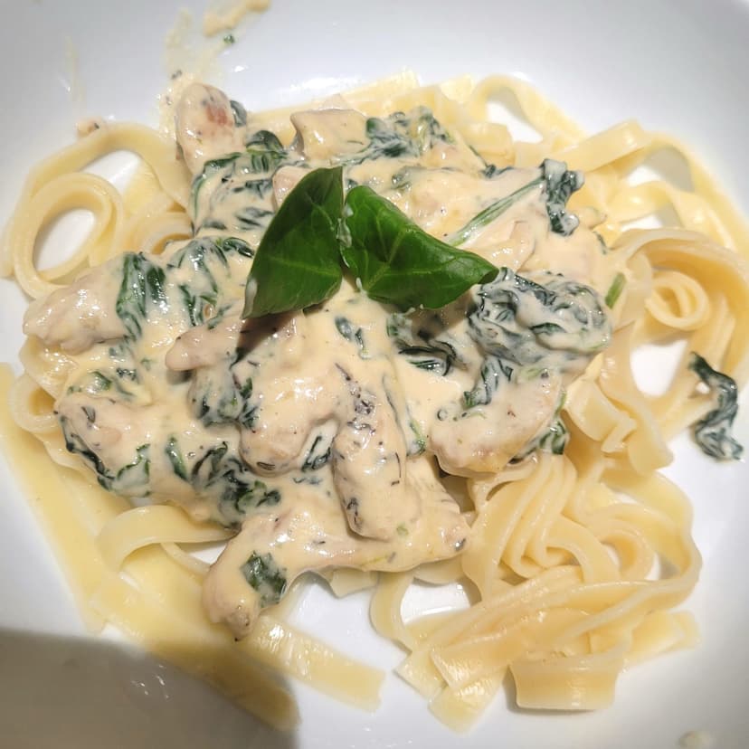 Creamy Spinach Chicken Skillet